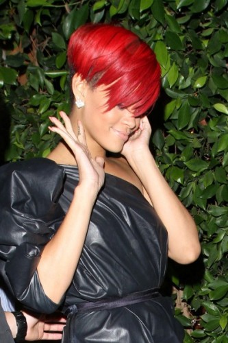Rihanna-red-hair-42732PCN.jpg